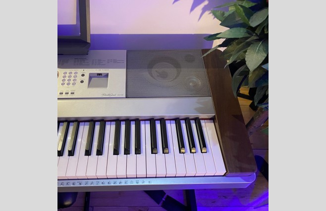 Used Yamaha DGX640 Digital Piano Complete Package - Image 9